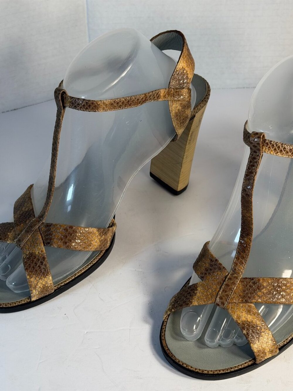 Gucci Sandals size 9B - Picture 15 of 16